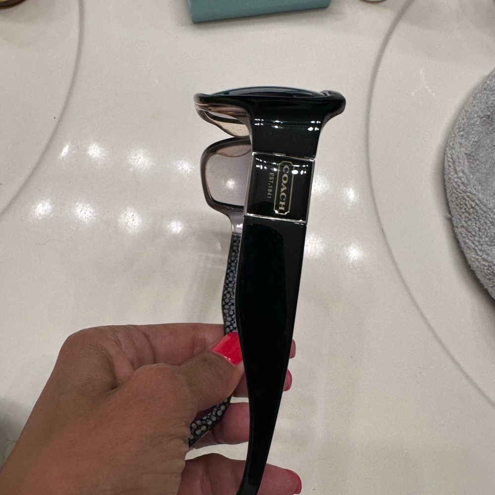 COACH SUNGLASSES - Picture 6 of 7